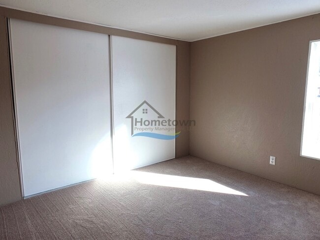 Building Photo - Beautiful & Clean 2 Bed 1 Bath Manufacture...