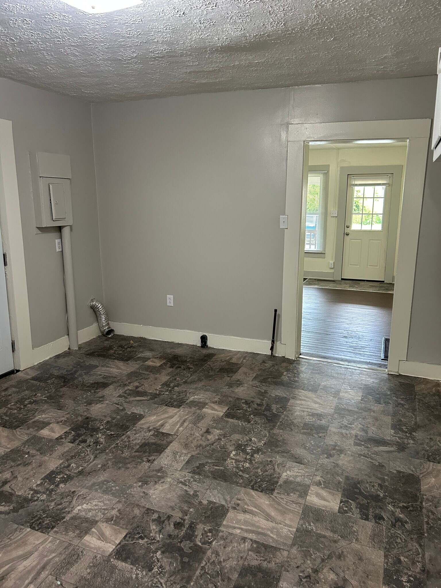 Building Photo - 2484 Lagonda Ave