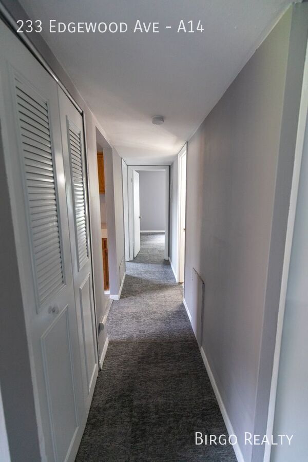 Building Photo - 2 Bedroom Apartment in Pittsburgh! Great L...