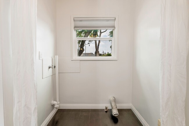 Building Photo - 4906 Fidler Ave