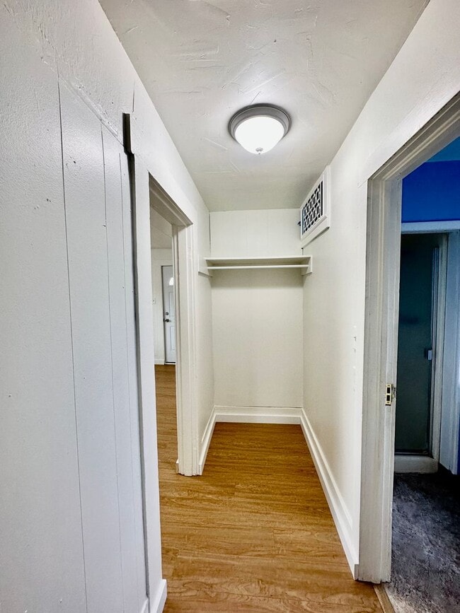 Building Photo - 2bdrm, 1 bath house with shed near Jeld We...