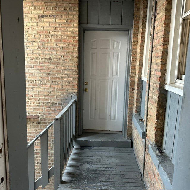 Building Photo - 4058 W Dickens Ave
