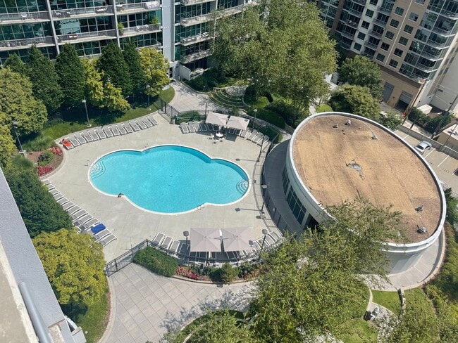 Building Photo - Gorgeous Condo @ Midtown Plaza 1B/1B In Am...