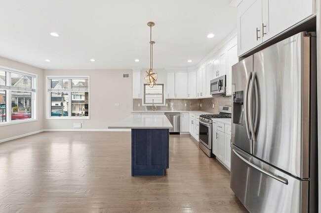 Building Photo - 5103 Meadowview Ave