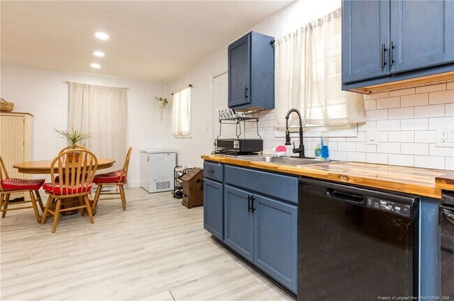 Building Photo - 3230 Periwinkle Dr
