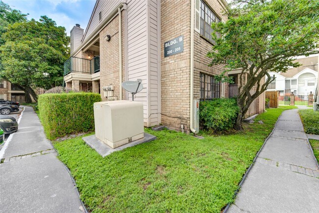 Building Photo - 14600 Fonmeadow Dr
