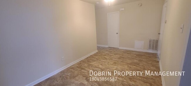 Building Photo - Renovated 5BD: Open floor plan - BLOCKS FR...