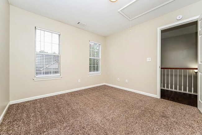 Building Photo - 613 Brookwater Dr