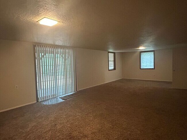 Building Photo - Charming 4 Bed Happy Valley Home