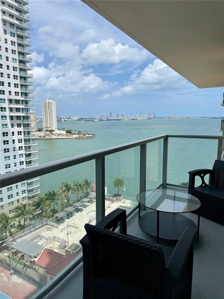 Building Photo - 1155 Brickell Bay Dr