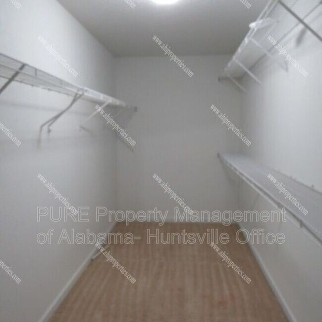 Building Photo - 3312 Lakeland Dr SW