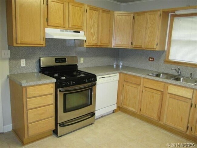 Building Photo - 2 Bed 1 Bath Rental Home - Tulsa