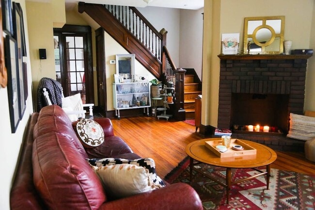 Primary Photo - 216 Washington St