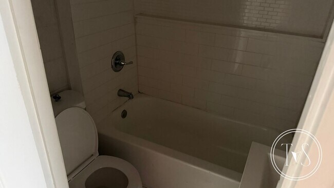 Building Photo - 918 Lynah St