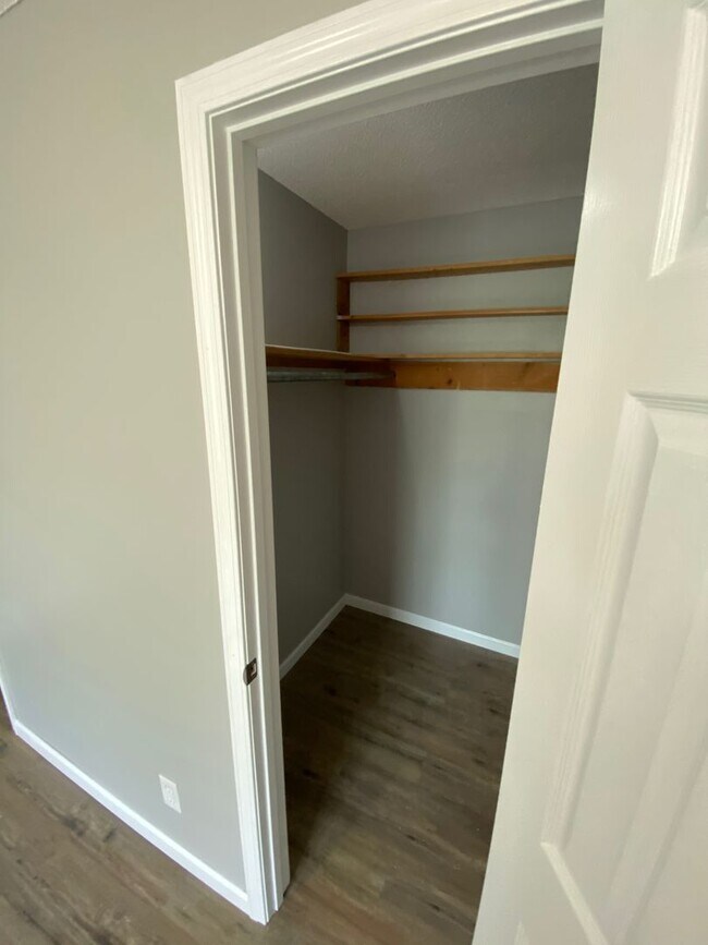 Building Photo - Remodeled 2 Bedroom Apt in Columbia, MO