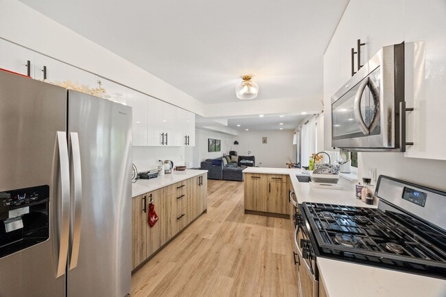 Building Photo - 1305 S Paddock Dr