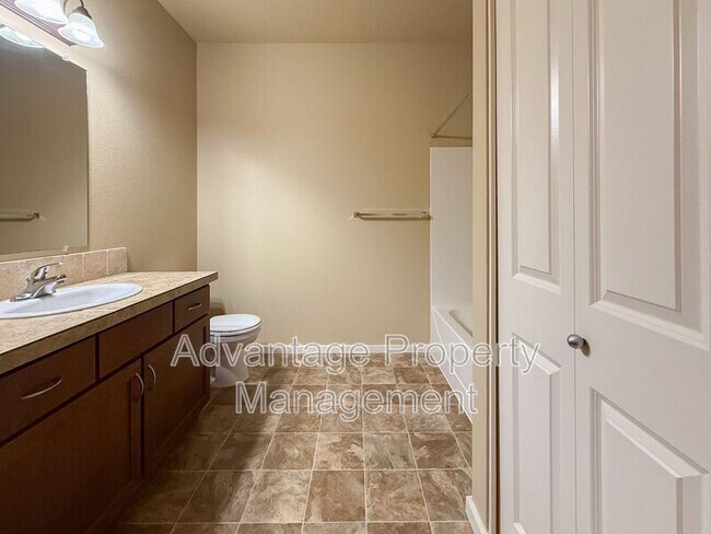 Building Photo - 537 Catron St S