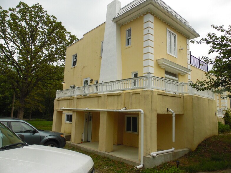 Building Photo - 419 W White Horse Pike