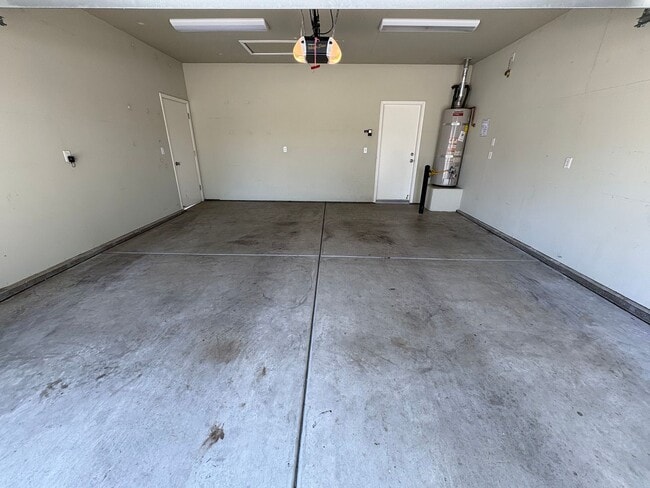 Building Photo - Immaculate NW Visalia home for rent!