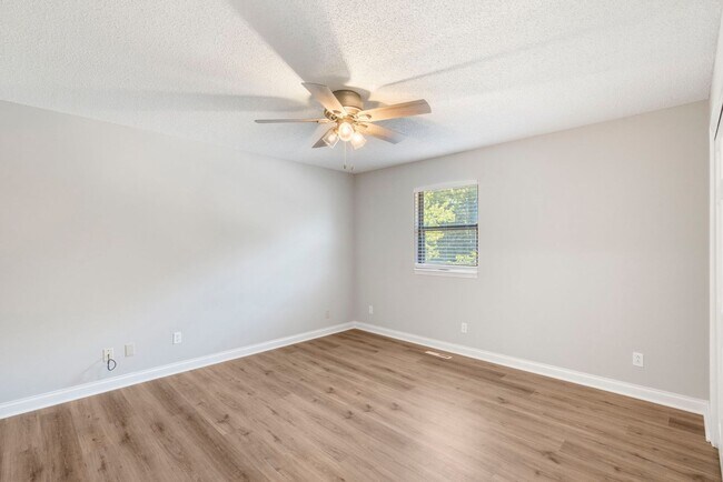 Building Photo - NEW 1720-1722-1724-1726 N Chapman Lane
