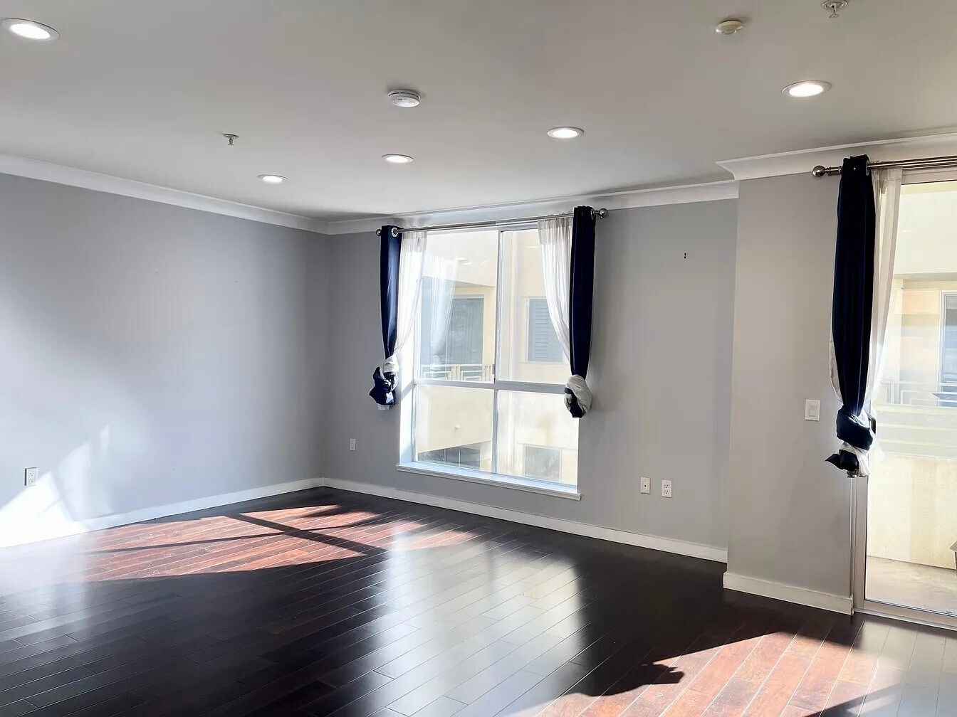 Living room - 1222 S Westgate Ave