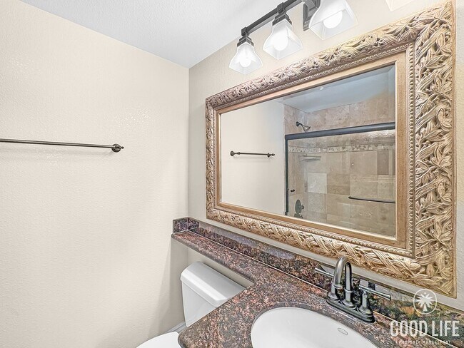 Building Photo - Amazing 2BD/2.5BA condo w/ washer/dryer & ...