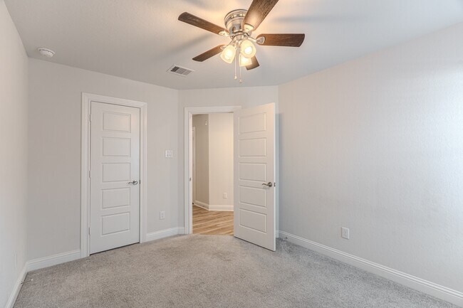 Building Photo - 9840 Sweet Flag Ct