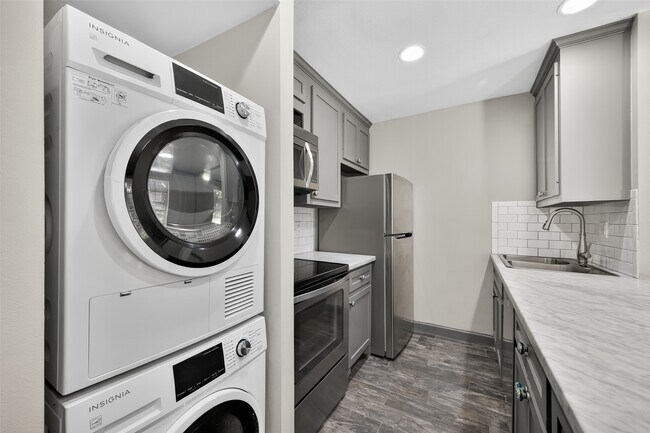 Building Photo - 8931 Gaylord Dr