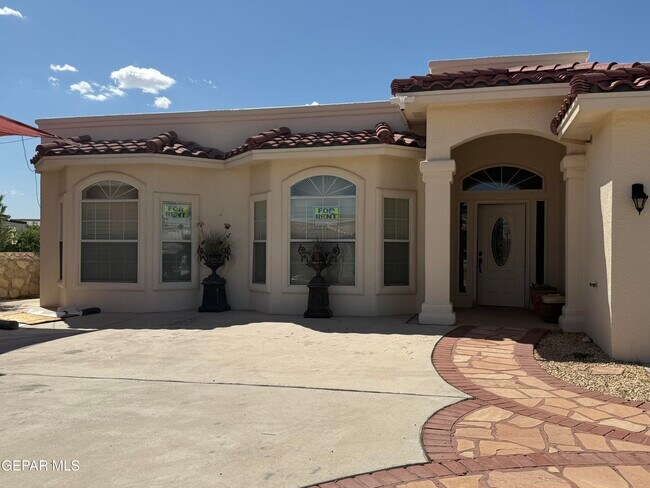 Building Photo - 3637 Tierra Vergel Dr