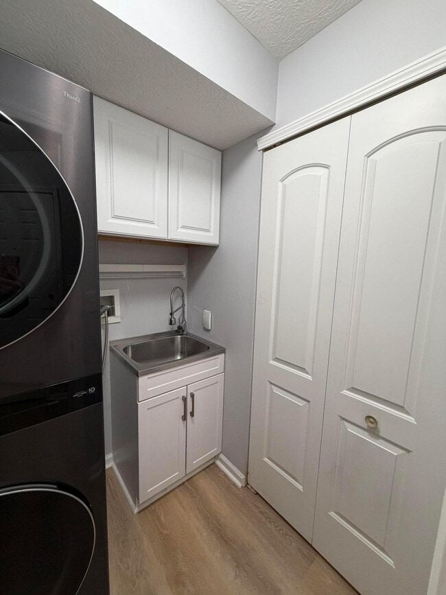 Building Photo - 7774 S Essex Gate Dr