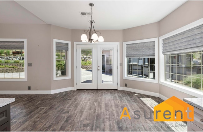 Building Photo - Peaceful Country Living- 3 Bedroom- 3 Full Bathroom Home in Rogue River