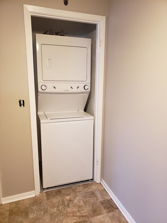 Building Photo - 2501 26th Ave Ct