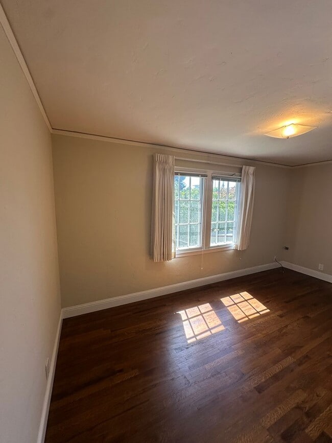 Building Photo - 49-1405