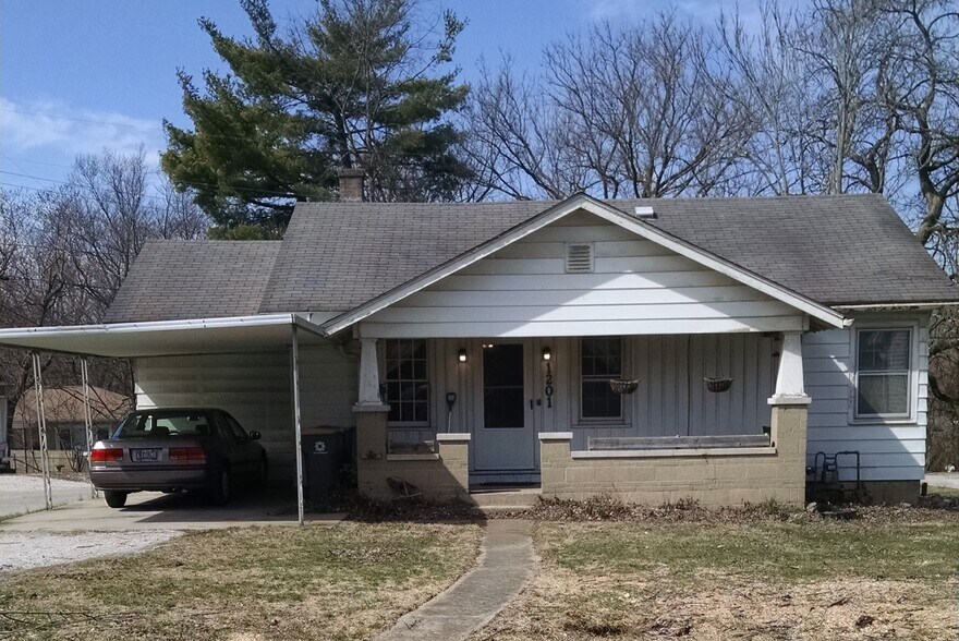 Classic craftsman with large covered porch, custom flower planters, and covered parking. - 1201 N Madison St