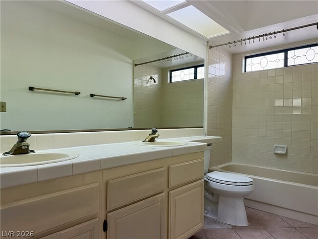 Building Photo - 1923 Magnolia Dr