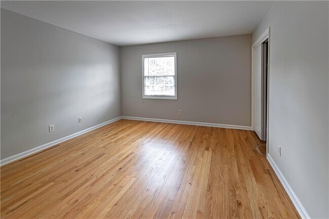 Building Photo - 3071 Colonial Way