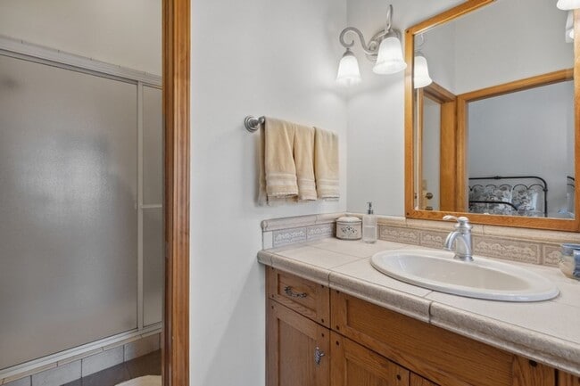 Building Photo - 3 bedroom, 2.5 bath townhome, close to Whitefish Lake State Park and the Golf Course