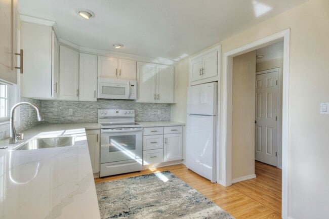 Building Photo - Cheery 3bedroom/1bath Rambler in Federal Way