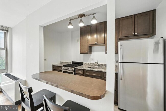Building Photo - 1260 21st St NW