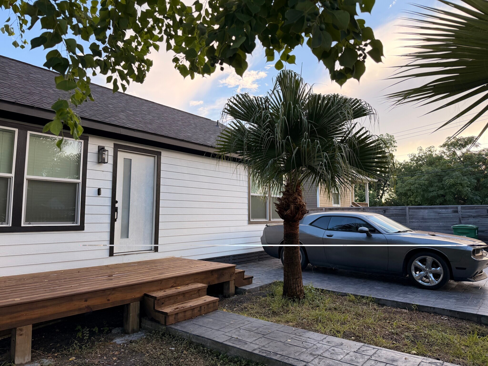 Front Deck - 604 E 42nd St