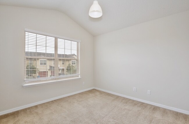 Building Photo - Beautiful 3/2.5 Spacious Townhome with 1 Car Garage in the Gated Community of Jackson Park - Orla...