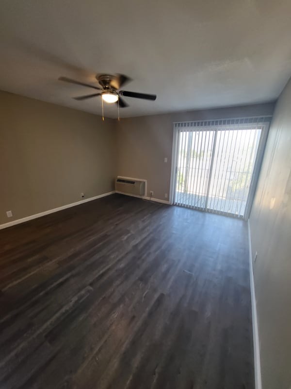 Building Photo - 734 N Country Acres Ave