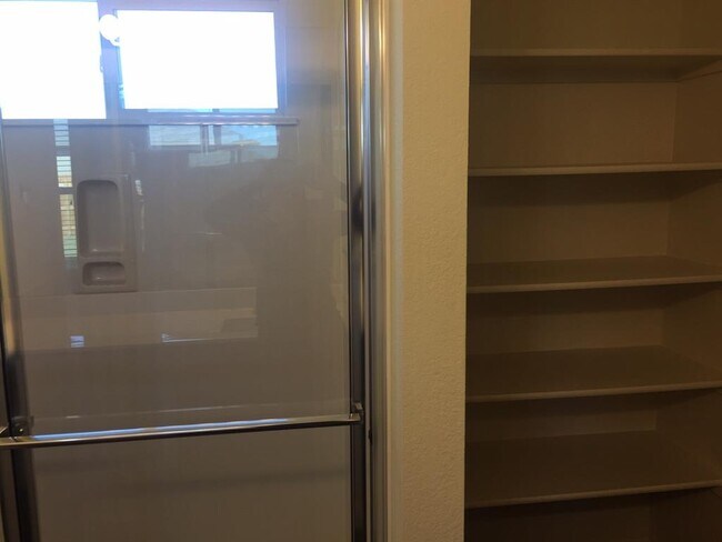 Building Photo - 384 Discovery