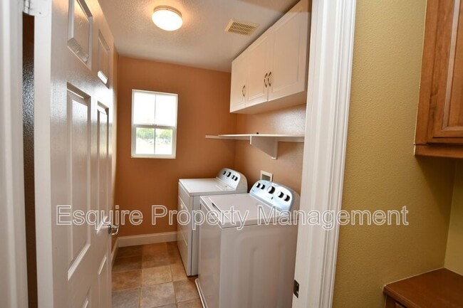 Building Photo - 621 Riviera Ct