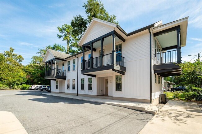 Building Photo - 711 NW 10th St