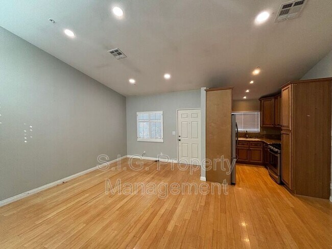 Building Photo - 11377 Osborne Pl