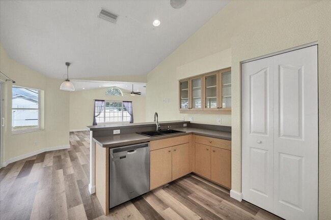 Building Photo - Annual Pool Home for Rent in Englewood