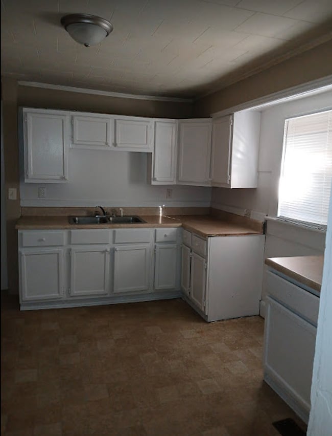 Building Photo - NOW AVAILABLE!! MOVE IN READY! MUST SEE ME!