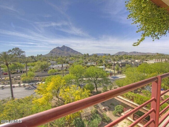 Building Photo - 7117 E Rancho Vista Dr
