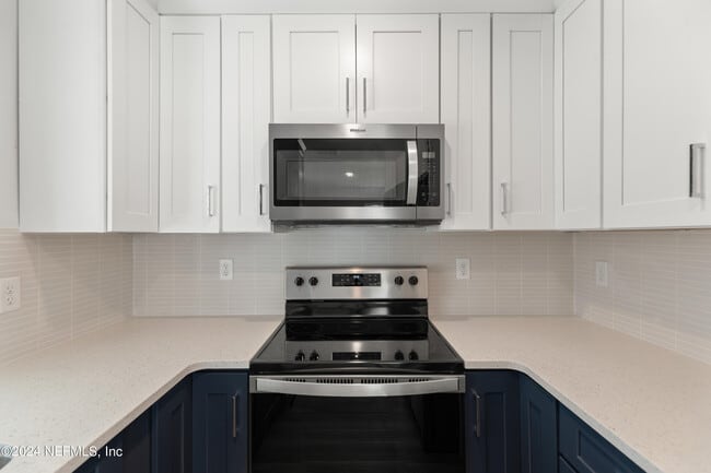 Building Photo - 223 19th St N